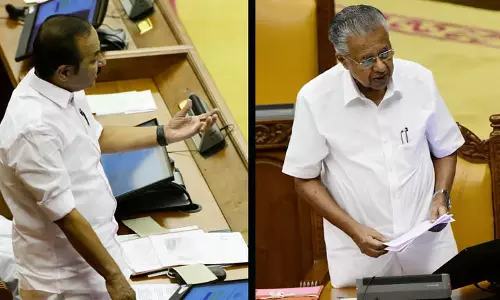 केरल: CM और विपक्ष के नेता आमने-सामने, दृश्यों के बाद सभा भंग केरल: CM और विपक्ष के नेता आमने-सामने, दृश्यों के बाद सभा भंग