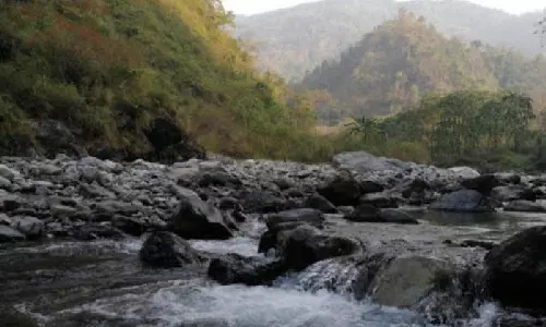 Alipurduar में जैंती नदी के किनारे वन गांव में अंतिम पूजा, बाघों के कब्जे से पहले Alipurduar में जैंती नदी के किनारे वन गांव में अंतिम पूजा, बाघों के कब्जे से पहले