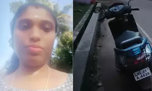 Kerala: स्कूटर सवार सड़क पर कूद गया और घटना घटी Kerala: स्कूटर सवार सड़क पर कूद गया और घटना घटी