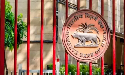 RBI ने बैंकों से मुद्रा संकट के बीच दांव लगाने पर रोक लगाने का आग्रह किया