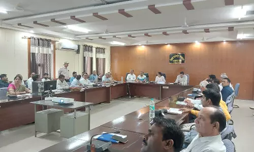 Pratapgarh: जिला कलेक्टर डॉ. अंजलि राजोरिया ने ली साप्ताहिक समीक्षा बैठक