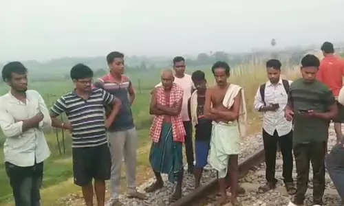 Nayagarh जिले के दासपल्ला में ट्रेन की चपेट में आने से युवक की मौत