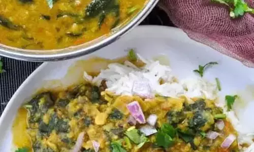 पालक की ग्रेवी वाली सब्जी ट्राई करे