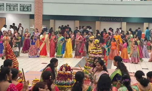 US के सिनसिनाटी में बतुकम्मा उत्सव बड़े पैमाने पर मनाया गया US के सिनसिनाटी में बतुकम्मा उत्सव बड़े पैमाने पर मनाया गया