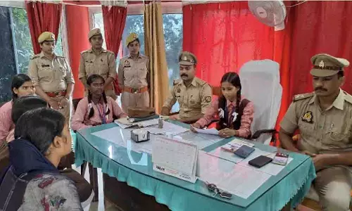 आठवीं की छात्रा Sarita बनी तुर्कपट्टी थाना की दो घंटे की थानेदार आठवीं की छात्रा Sarita बनी तुर्कपट्टी थाना की दो घंटे की थानेदार