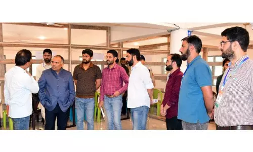 CEO ने गंदेरबल में मतगणना केंद्र का दौरा किया, व्यवस्थाओं का निरीक्षण किया CEO ने गंदेरबल में मतगणना केंद्र का दौरा किया, व्यवस्थाओं का निरीक्षण किया