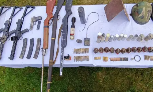 भारतीय सेना ने Manipur के कई जिलों से भारी मात्रा में हथियार और गोला-बारूद बरामद किया