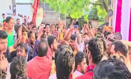 Uttar Pradesh: कुशीनगर में दुर्गा प्रतिमा जुलूस के दौरान झड़प, 10 हिरासत में