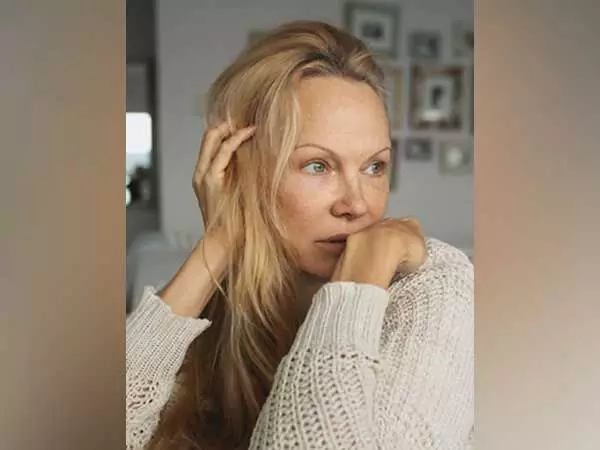 Pamela Anderson ने अतीत में डिप्रेशन से जूझने के बारे में खुलकर बात की