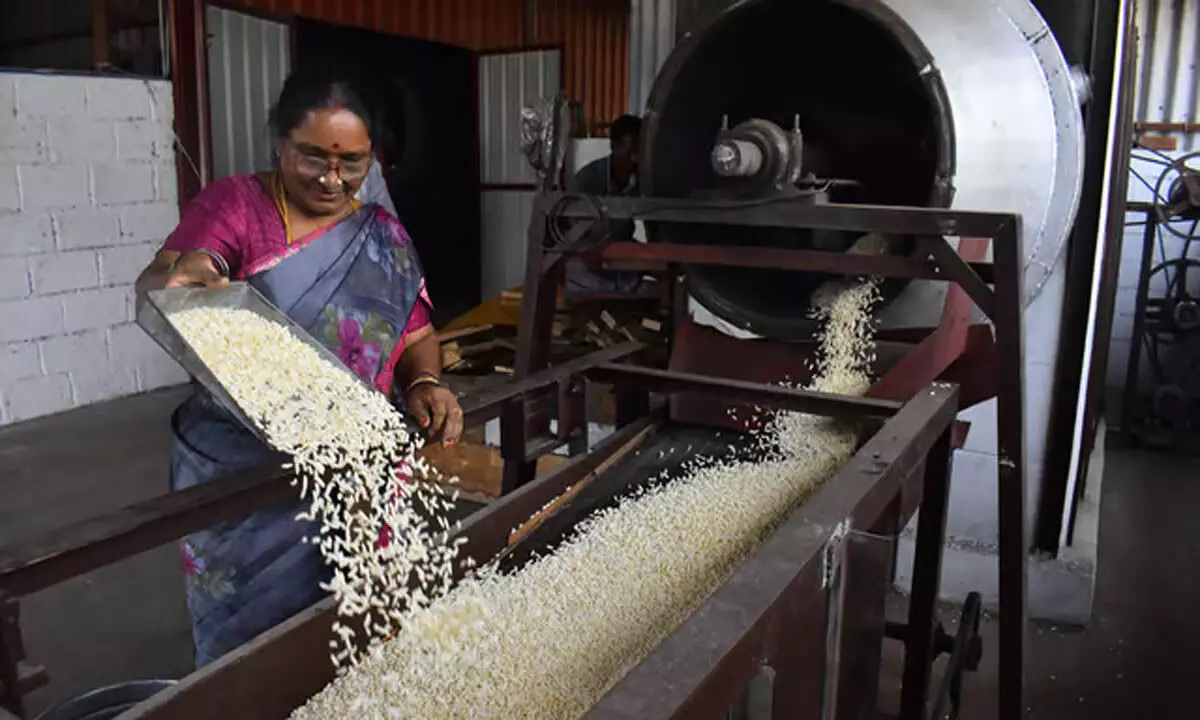 Tamil:बढ़ती लागत के कारण मुरमुरे बनाने वालों को परेशानी