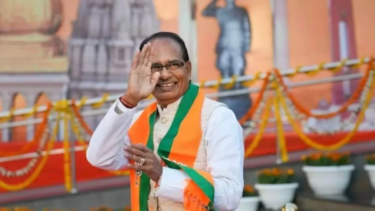 Shivraj Singh Chouhan: फसल बीमा बढ़ाने के लिए किसानों से बातचीत