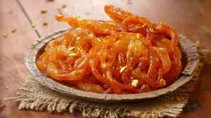 Jalebi: हलवाई जैसी रसीली और कुरकुरी जलेबी घर पर बनाएं