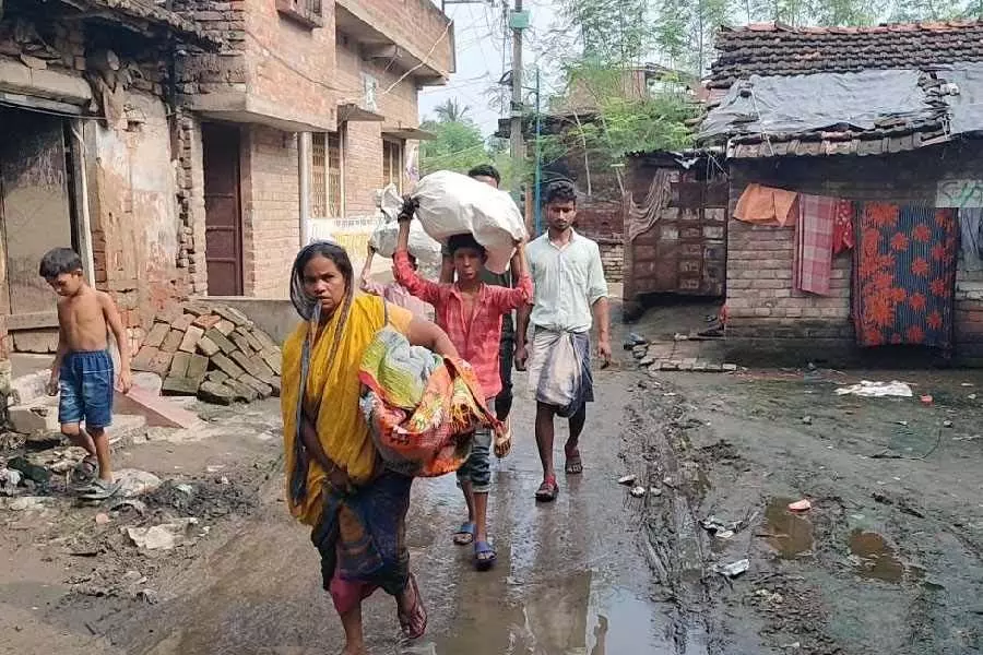 Murshidabad: रातों-रात 10 घर डूबे, 1,200 ग्रामीण पलायन पर मजबूर