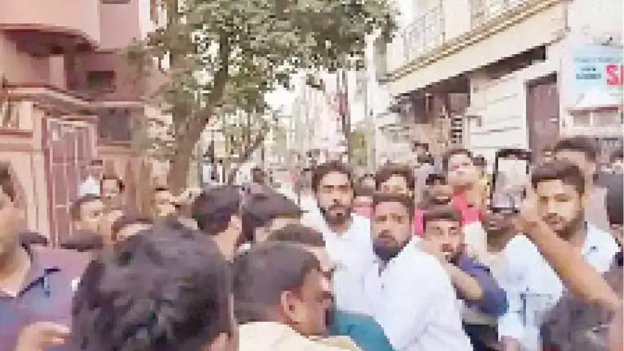 नामपल्ली में AIMIM और कांग्रेस कार्यकर्ताओं के बीच हाथापाई से तनाव