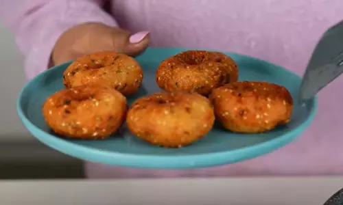 donuts: अब घर पर बनाएं आलू और सूजी के डोनट्स