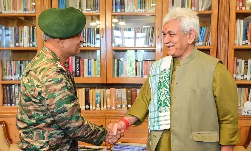 J&K: जीओसी 15 कोर ने एलजी से मुलाकात की