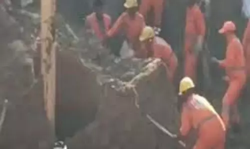 Haryana News: गहरे कुएं में दबे मजदूर को बचाने में जुटी NDRF Haryana News: गहरे कुएं में दबे मजदूर को बचाने में जुटी NDRF