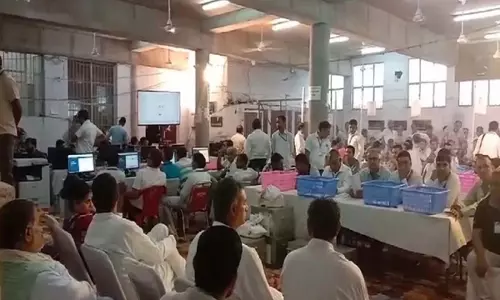 जम्मू-कश्मीर विधानसभा चुनाव परिणाम प्रमुख रुझानों में बीजेपी, एनसी-कांग्रेस गठबंधन के बीच कड़ी टक्कर जम्मू-कश्मीर विधानसभा चुनाव परिणाम प्रमुख रुझानों में बीजेपी, एनसी-कांग्रेस गठबंधन के बीच कड़ी टक्कर
