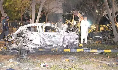 Pak suicide attack: दो चीनी नागरिक और एक उग्रवादी की मौत