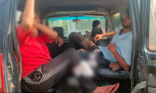 कैब लूटने वाले बदमाशों को पुलिस ने मुठभेड़ में किया गिरफ्तार कैब लूटने वाले बदमाशों को पुलिस ने मुठभेड़ में किया गिरफ्तार