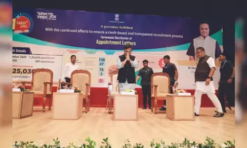 Assam: हिमंत बिस्वा सरमा ने 385 युवाओं को नियुक्ति पत्र सौंपे Assam: हिमंत बिस्वा सरमा ने 385 युवाओं को नियुक्ति पत्र सौंपे
