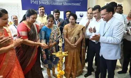 Andhra: गुंटूर में पीएमजे ज्वेल्स शोरूम का उद्घाटन Andhra: गुंटूर में पीएमजे ज्वेल्स शोरूम का उद्घाटन
