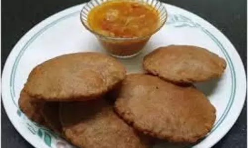 Kuttu flour puri recipe: नवरात्रि व्रत में खाएं कुट्टू के आटे की पूरी