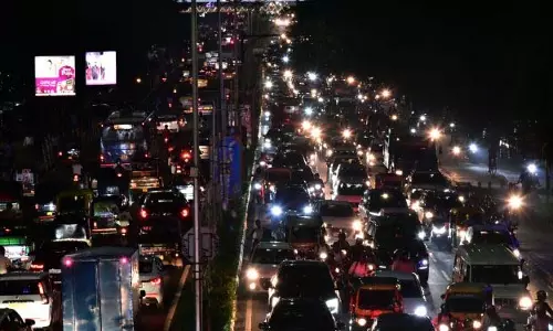पूजा के नजदीक आते ही नागरिक यातायात जाम के लिए तैयार पूजा के नजदीक आते ही नागरिक यातायात जाम के लिए तैयार