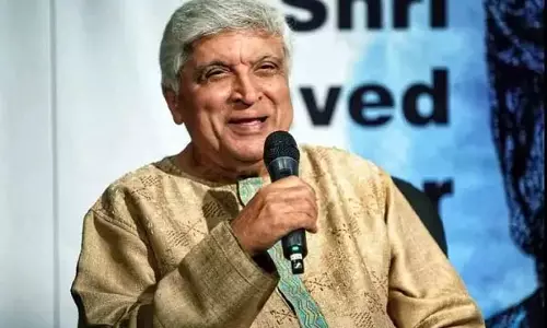Javed Akhtar ने कहा फरहान मेरे डायलॉग्स को खारिज कर रहे