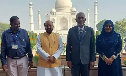 मालदीव के राष्ट्रपति मुइज्जू और उनकी पत्नी ने ताजमहल का किया दीदार मालदीव के राष्ट्रपति मुइज्जू और उनकी पत्नी ने ताजमहल का किया दीदार
