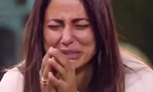 Hina Khan दर्द से कराह उठीं और उनके लिए खड़ा होना भी मुश्किल हो गया Hina Khan दर्द से कराह उठीं और उनके लिए खड़ा होना भी मुश्किल हो गया
