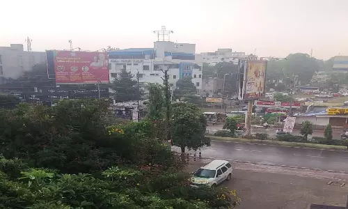 रायपुर में गरज-चमक के साथ बारिश शुरू, कई जिलों में भी बदले मौसम रायपुर में गरज-चमक के साथ बारिश शुरू, कई जिलों में भी बदले मौसम