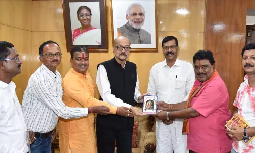 राज्यपाल डेका से विधायक साहू ने की सौजन्य भेंट