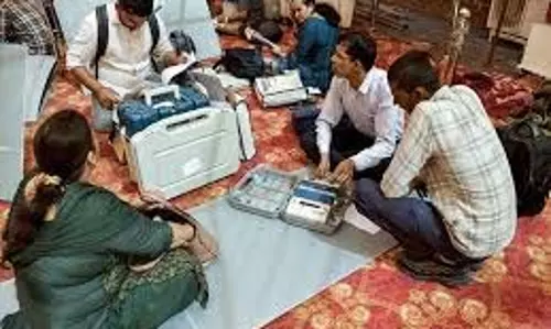 हरियाणा में मिले-जुले एग्जिट पोल के अनुमानों के बीच भाजपा हैट्रिक बनाने को तैयार हरियाणा में मिले-जुले एग्जिट पोल के अनुमानों के बीच भाजपा हैट्रिक बनाने को तैयार