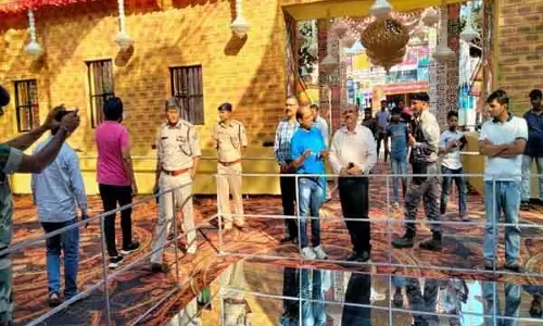 Ranchi: कमिश्नर व DIG और DSP ने दुर्गा पूजा पंडालों में सुरक्षा का लिया जायजा