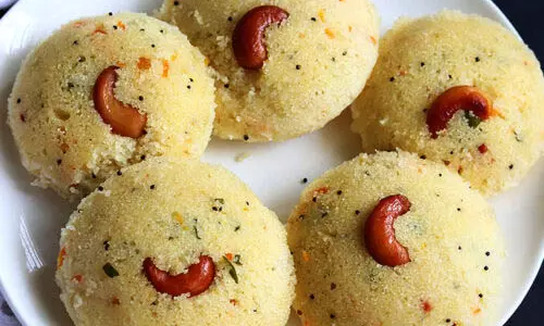 Breakfast  में बना लें रवा इडली