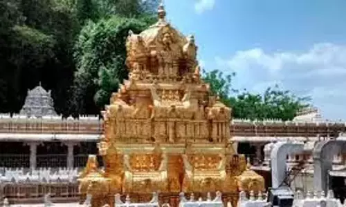 Indrakiladri में पांचवें दिन दुर्गा मंदिर में भक्तों की असाधारण भीड़ उमड़ी Indrakiladri में पांचवें दिन दुर्गा मंदिर में भक्तों की असाधारण भीड़ उमड़ी