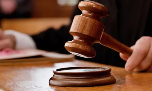 Delhi HC ने DU के रजिस्ट्रार और एडमिशन डीन को अदालती आदेश की जानबूझकर अवज्ञा करने के लिए फटकार लगाई