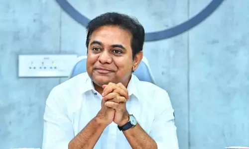 KTR ने राज्य के राजस्व में गिरावट के लिए सीएम की आलोचना की KTR ने राज्य के राजस्व में गिरावट के लिए सीएम की आलोचना की