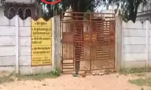 पुजारी ने मंदिर में जड़ा ताला, ग्रामीणों में भारी आक्रोश