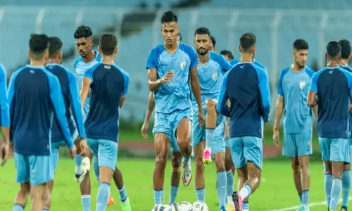 Football के दीवाने नाम दीन्ह भारत-वियतनाम के बीच कड़े दोस्ताना मैच के लिए तैयार