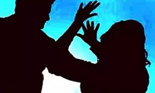 Alirajpur: मुस्लिम युवकों ने गरबा से लौट रही महिला से की छेड़छाड़