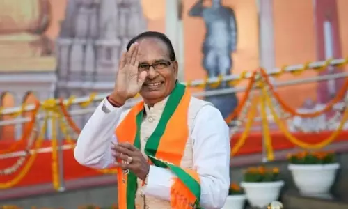 Shivraj Singh Chouhan: फसल बीमा बढ़ाने के लिए किसानों से बातचीत