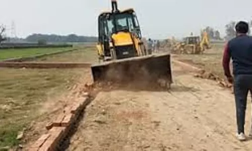Meerut Development Authority का बुलडोजर बहचौला की अवैध कालोनी पर जमकर चला Meerut Development Authority का बुलडोजर बहचौला की अवैध कालोनी पर जमकर चला