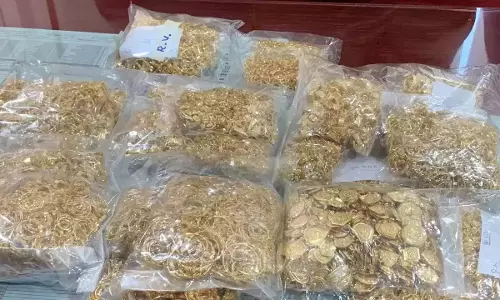 यात्री को पकड़कर आयकर विभाग को दी सूचना, ऐसा क्या पता चल गया? VIDEO यात्री को पकड़कर आयकर विभाग को दी सूचना, ऐसा क्या पता चल गया? VIDEO