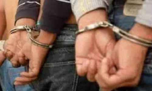 Nainital: वन विभाग की गश्ती टीम के साथ तस्करों की मुठभेड़, दो गिरफ्तार, चार फरार