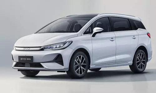 BYD ने भारतीय बाजार में eMAX7 लॉन्च किया
