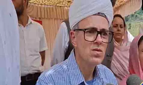 उमर अब्दुल्ला ने एग्जिट पोल को समय की बर्बादी बताया, JKNC-कांग्रेस गठबंधन ने आधी सीटें पार की उमर अब्दुल्ला ने एग्जिट पोल को समय की बर्बादी बताया, JKNC-कांग्रेस गठबंधन ने आधी सीटें पार की