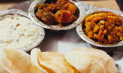 लुची आलूर दम बंगाली व्यंजनों की शान लुची आलूर दम बंगाली व्यंजनों की शान