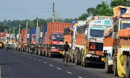 मानगांव-दिघी हाईवे पर भारी वाहनों के प्रवेश पर प्रतिबंध: Collector मानगांव-दिघी हाईवे पर भारी वाहनों के प्रवेश पर प्रतिबंध: Collector